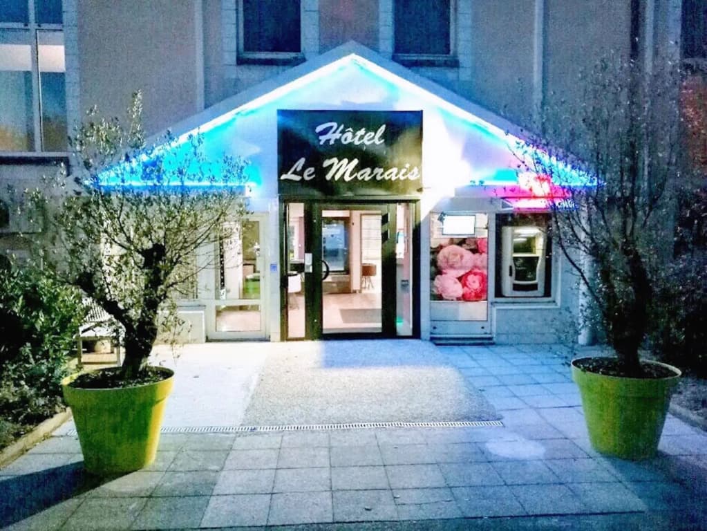L'Hôtel Le Marais Romilly Sur Seine Centre - Photo 1