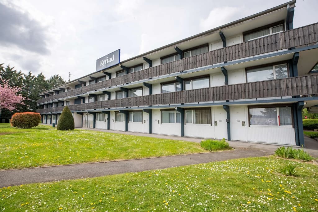 Kyriad Valenciennes Sud - Rouvignies - Photo 1