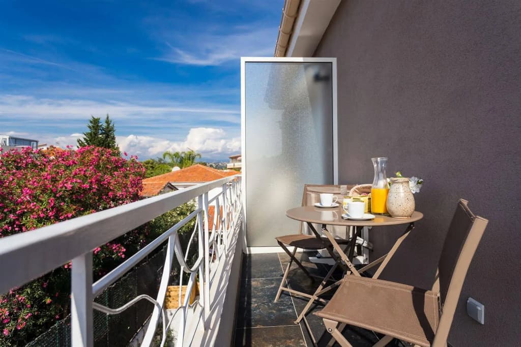 Villa Velvet - Miniature 7