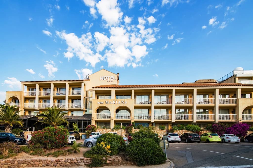 Hotel Mariana - Photo 1