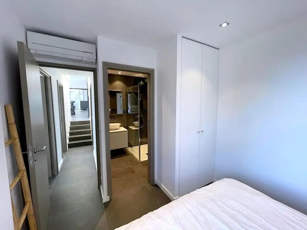 Villa in Gaou With Sea View and Beach - Photo 2