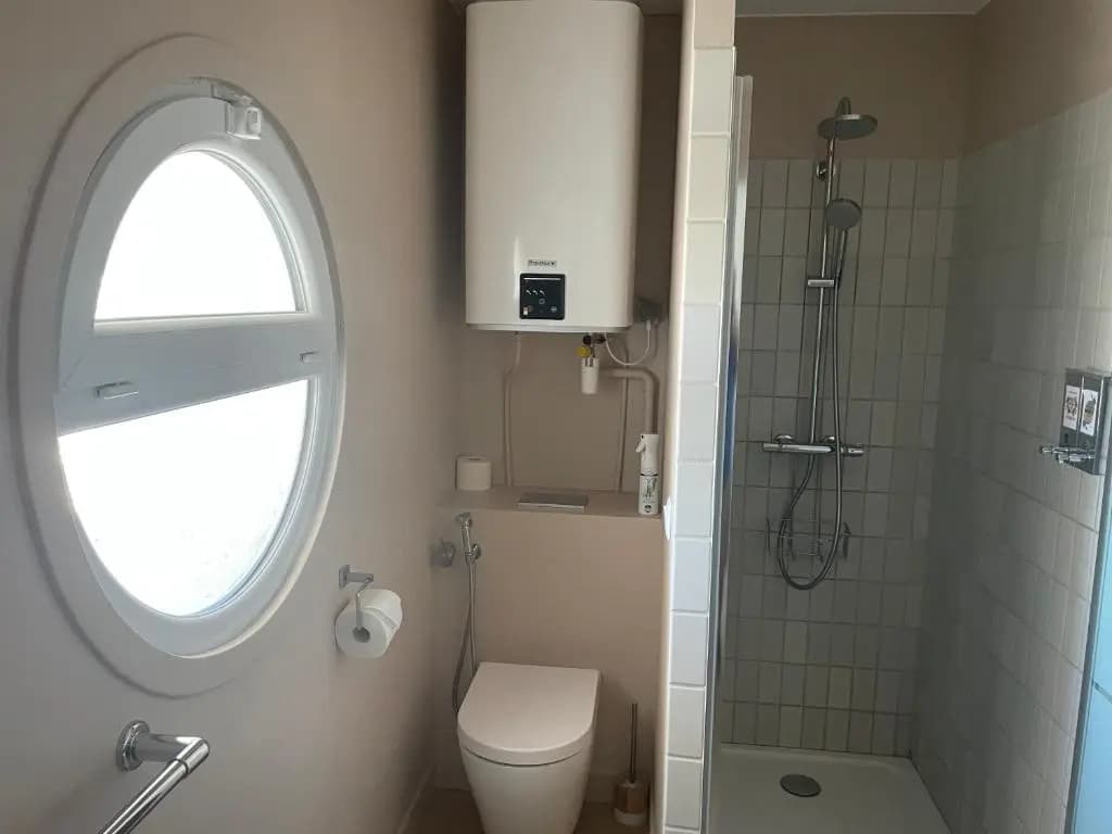 Vue sur rade appartement élégant vaste climatisé étage élevé ascenseur proche parking et toutes commodités au cœur du Toul...