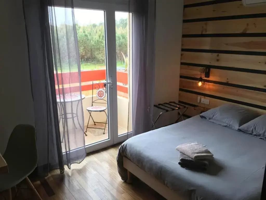 Logis Hôtel Paris-Madrid - Photo 1