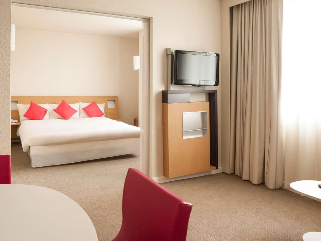 Novotel Evry Courcouronnes - Photo 2
