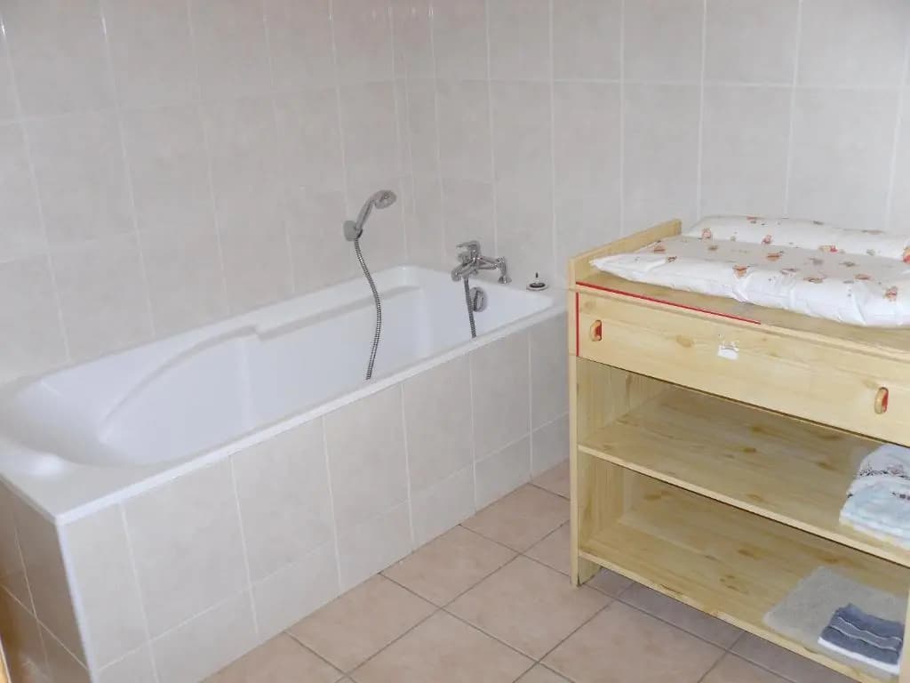 Maison de 3 chambres avec piscine privee jardin et wifi a Puycelsi - Miniature 8