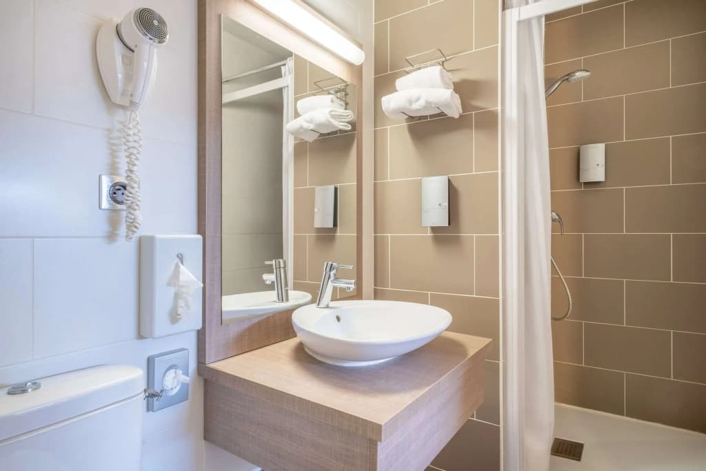 Comfort Hotel Linas - Montlhery - Miniature 8