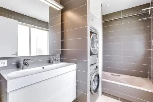 Wonderful fully renovated 2BR on the last floor. - Miniature 8