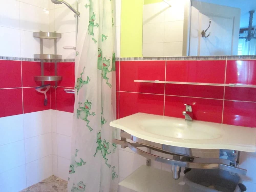 Apartment With one Bedroom in Mortagne-sur-gironde, With Furnished Gar - Miniature 6