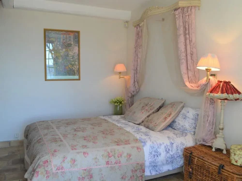 Beautiful Holiday Home With Garden - Photo 4