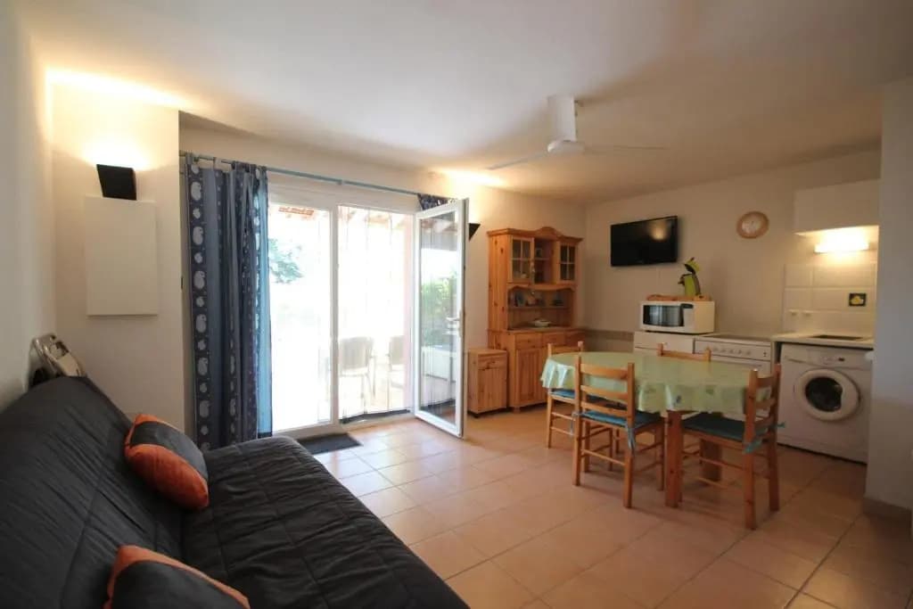 Belle villa 2 chambres terrasse parking privatif vue réserve dans résidence sécurisée avec piscine commune 800 m de la mer...