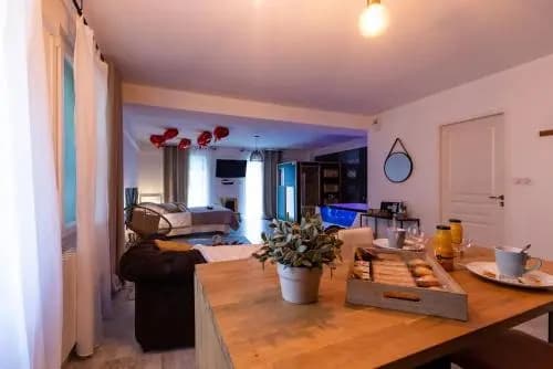 Suite and Spa - Photo 2