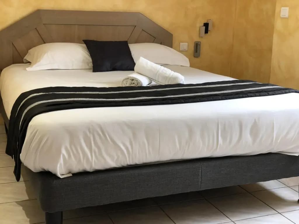 Logis Hotel Bellevue - Photo 2