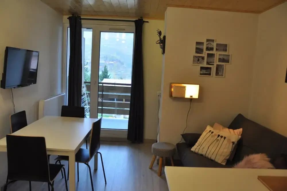 Family-friendly Alpine Base - Photo 3