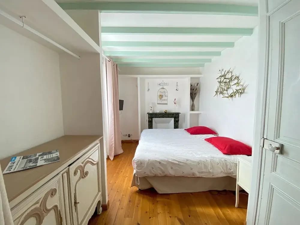 Charming Holiday Home With Garden in the Cotentin - Miniature 6