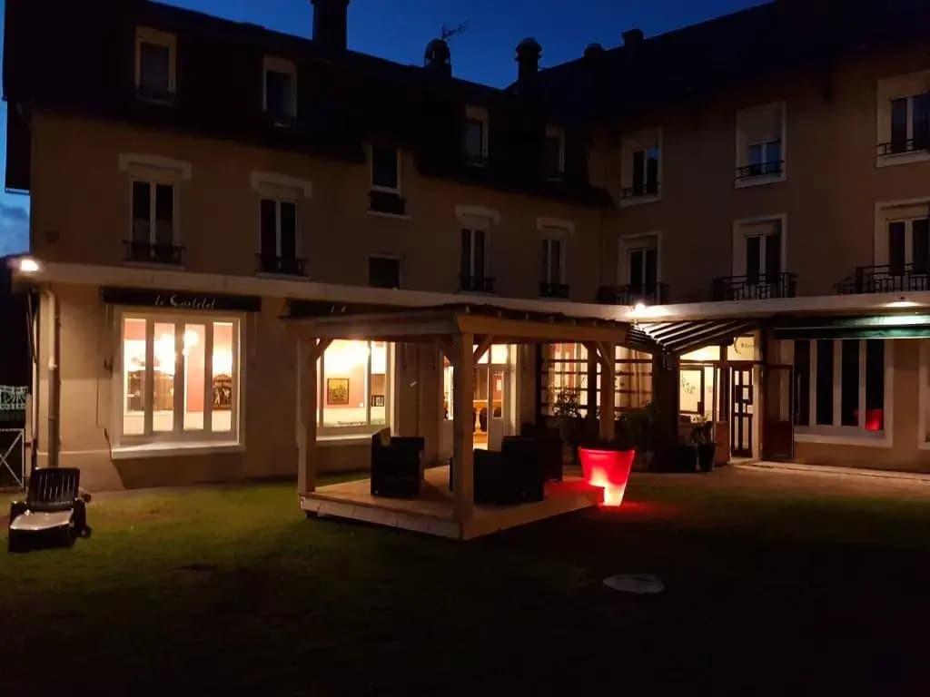 Le Castelet - Photo 1