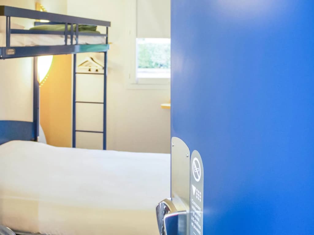 Ibis Budget Coutances - Photo 5