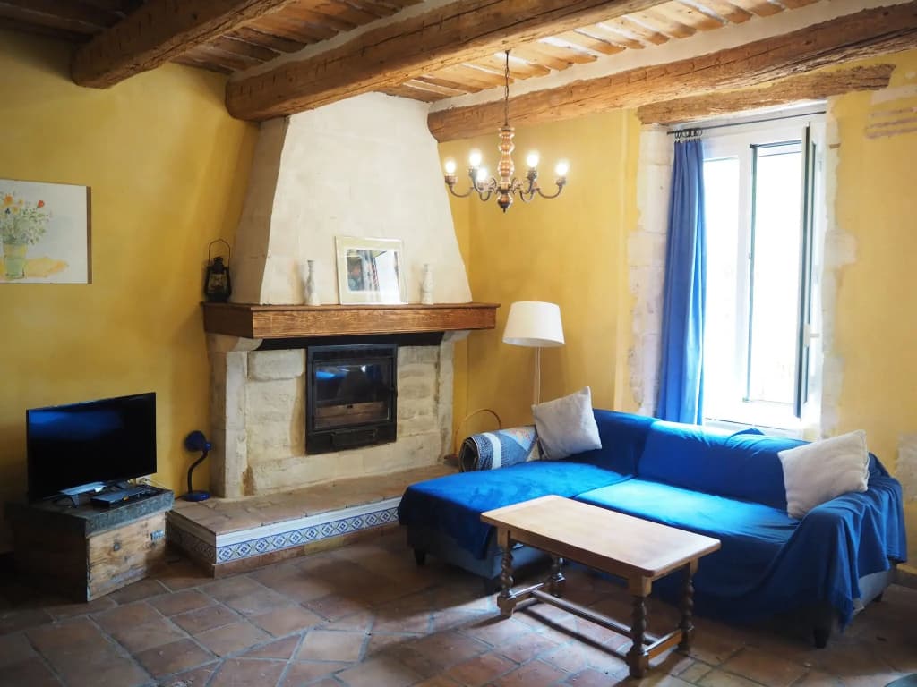 Cozy Noves Home With Pool Access - Photo 2