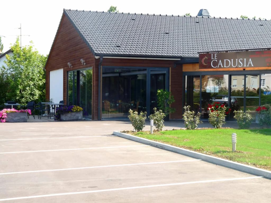 Logis Le Cadusia - Photo 1
