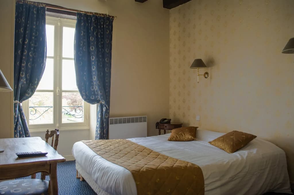 The Originals Boutique, Hôtel Le George, Loches - Photo 2