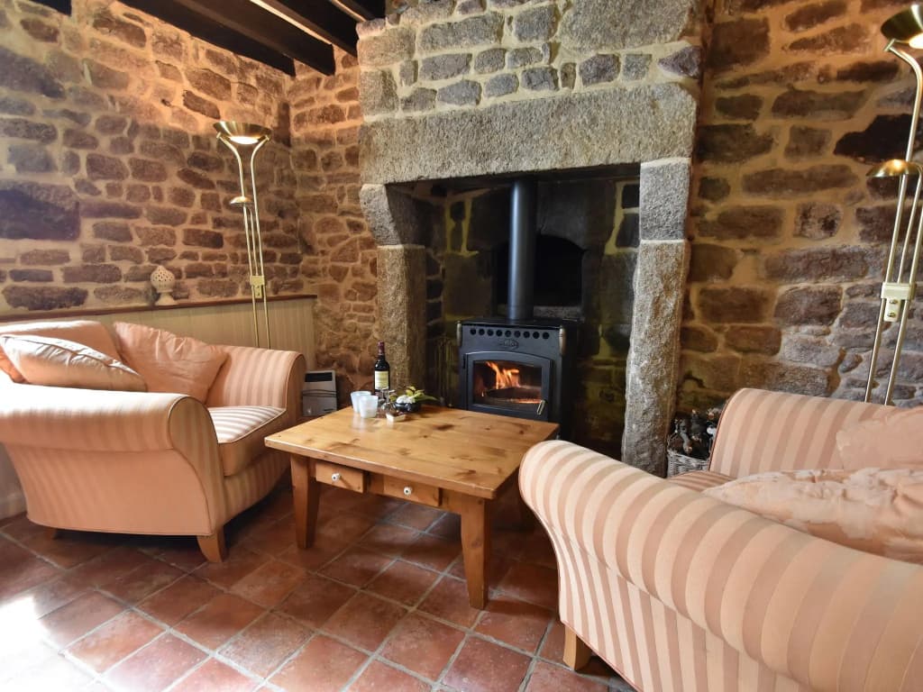 Cozy Holiday Home in Ceauce near Lake - Photo 3