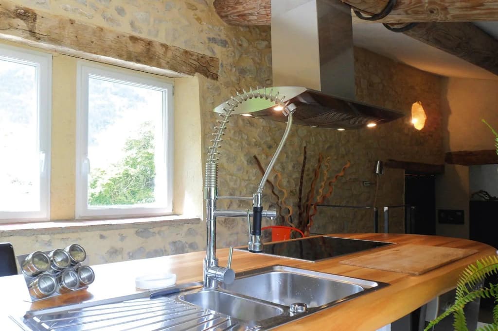 Charming Stone Cottage, Savoillans - Photo 3