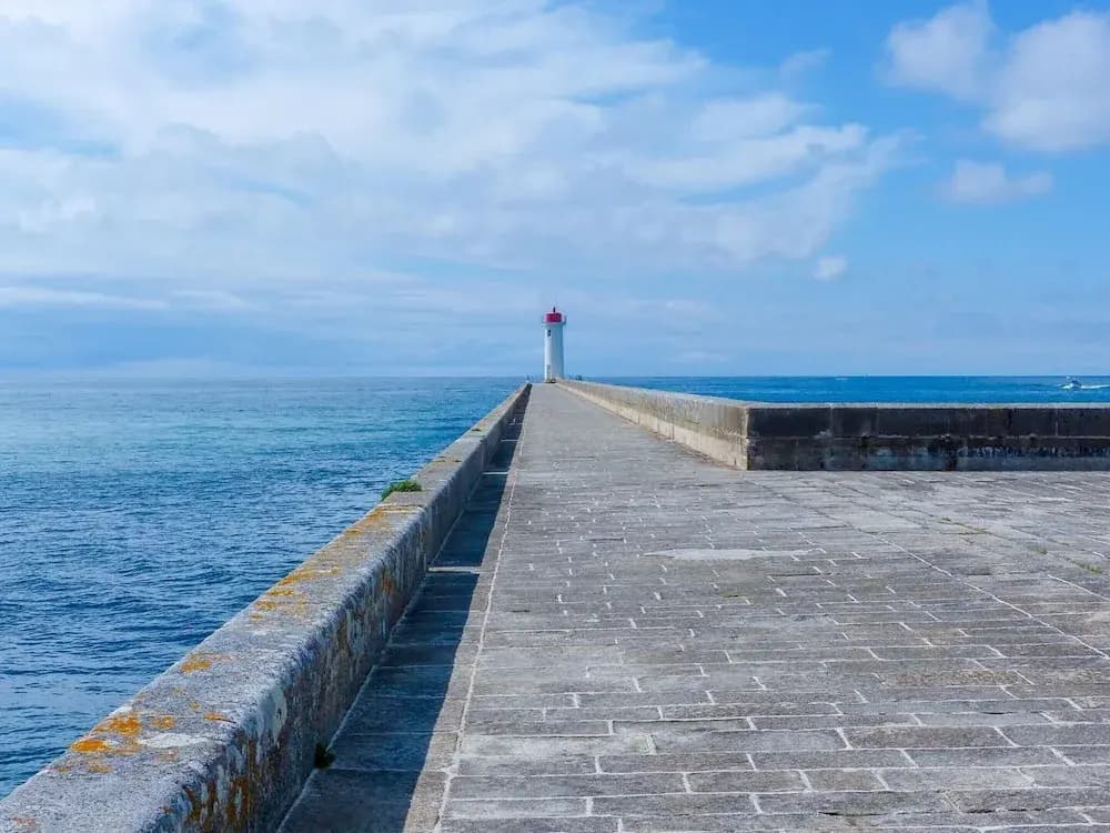 Oceanview Apartment w/ Pool - Miniature 7