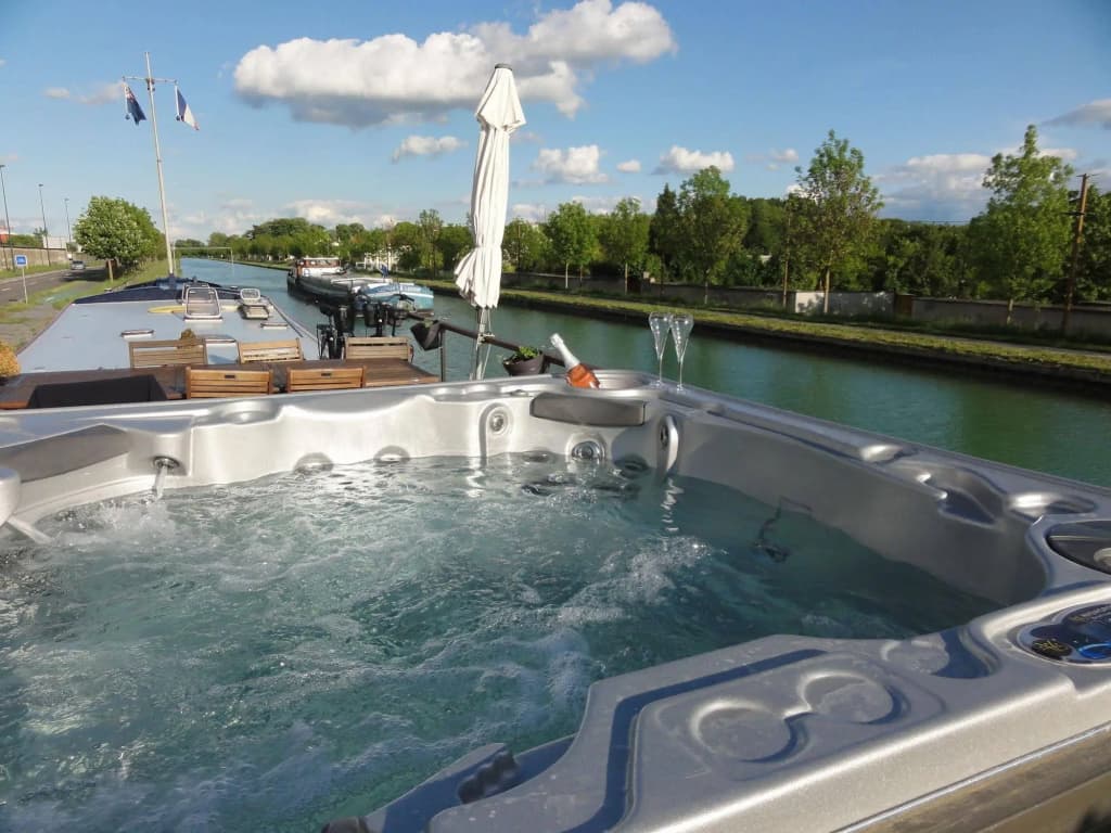 Serenity Barge - Photo 3