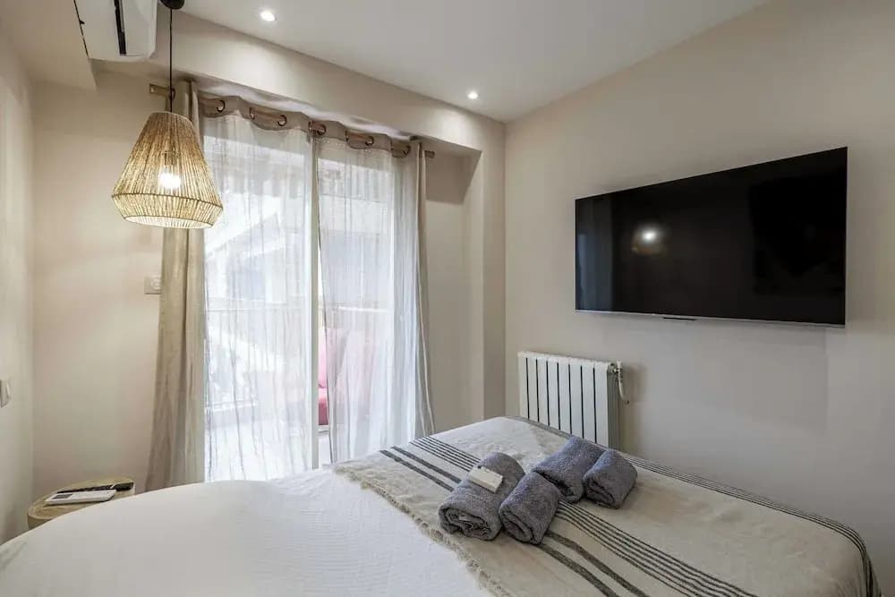 Renovated Flat 250m From the Beach - Town Centre - 2br/6p - Miniature 6