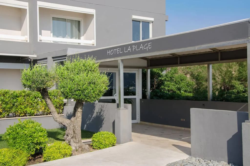 Hôtel La Plage - Photo 1