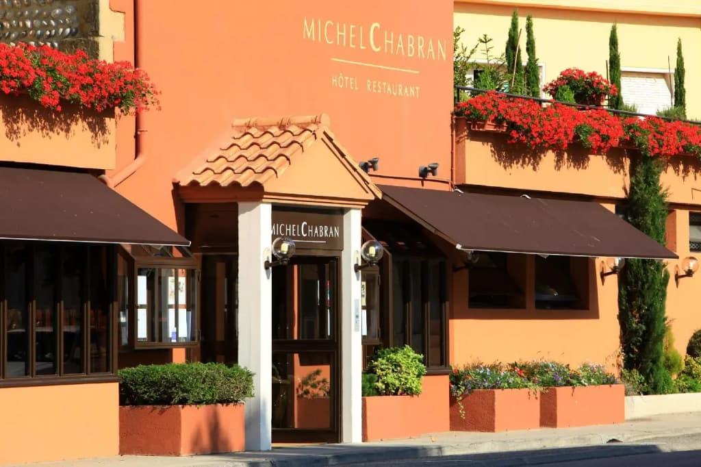 La Maison Chabran - Hôtel Restaurants - Photo 1