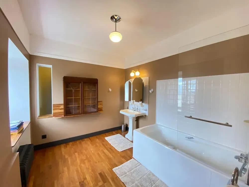Comfortable Apartment in the Elegant Manor House - Miniature 7