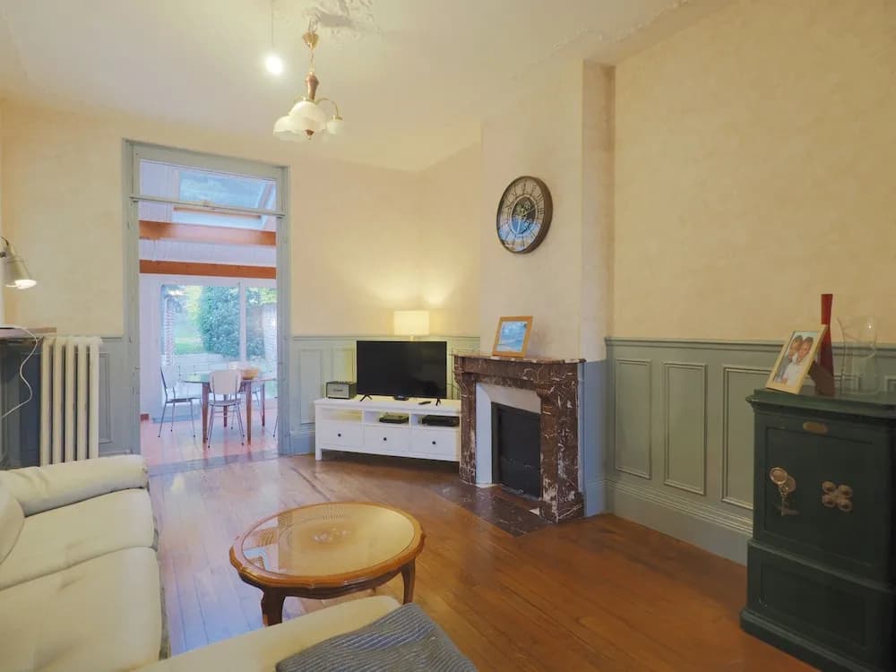 Elegant Bourgeoise Style House - Miniature 6