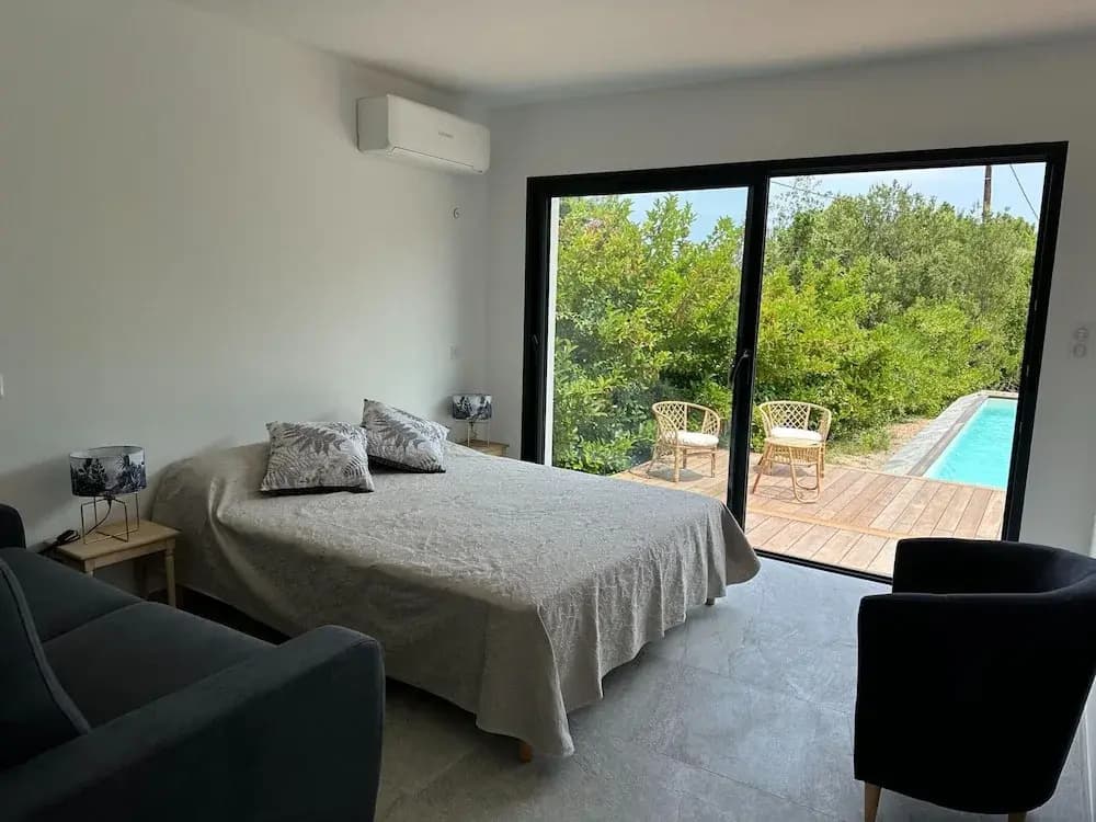 Attractive Villa With Private Pool - Photo 1