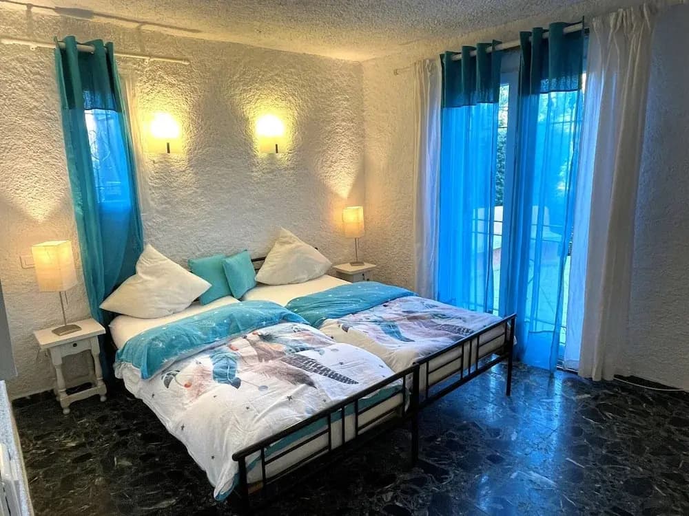 Majestic Villa in Lecci With Garden - Photo 4
