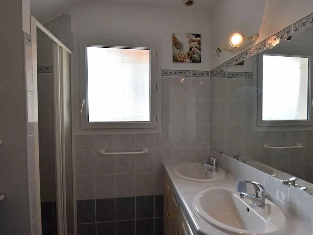 Luxurious Holiday Home with Private Pool in Port Camargue - Photo 5