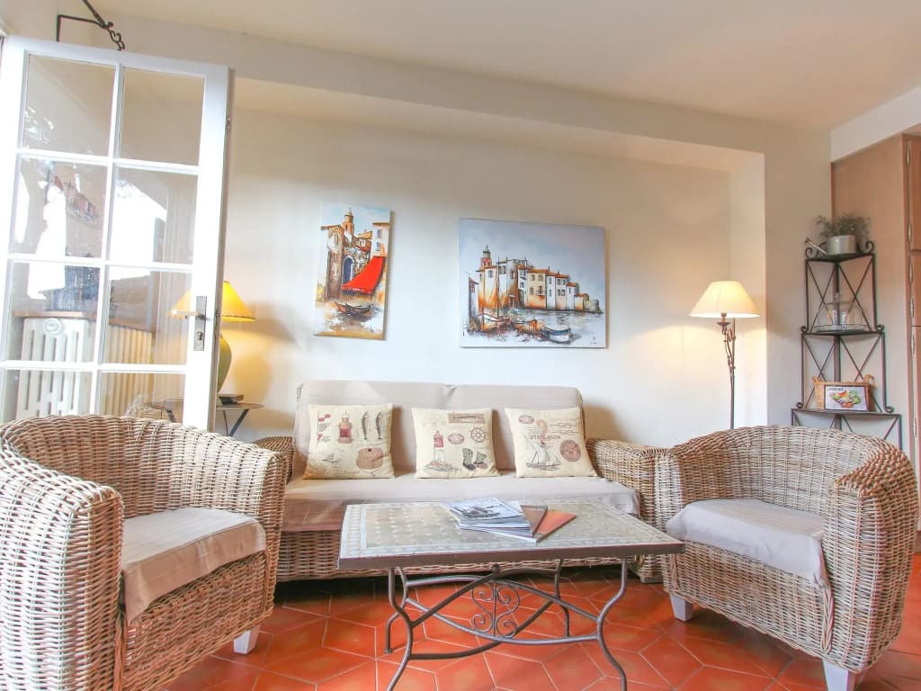 Charming Holiday Home With Terrace - Miniature 8