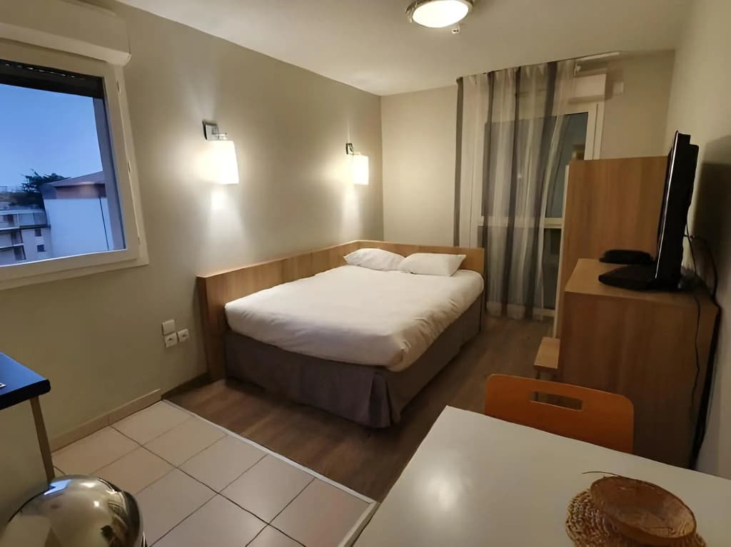 Lagrange Apart'HOTEL Toulouse Saint Michel - Photo 2