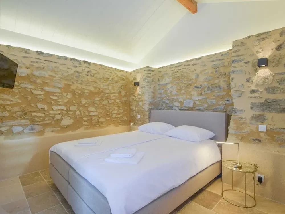Hilltop Cottage With Pool - Photo 4