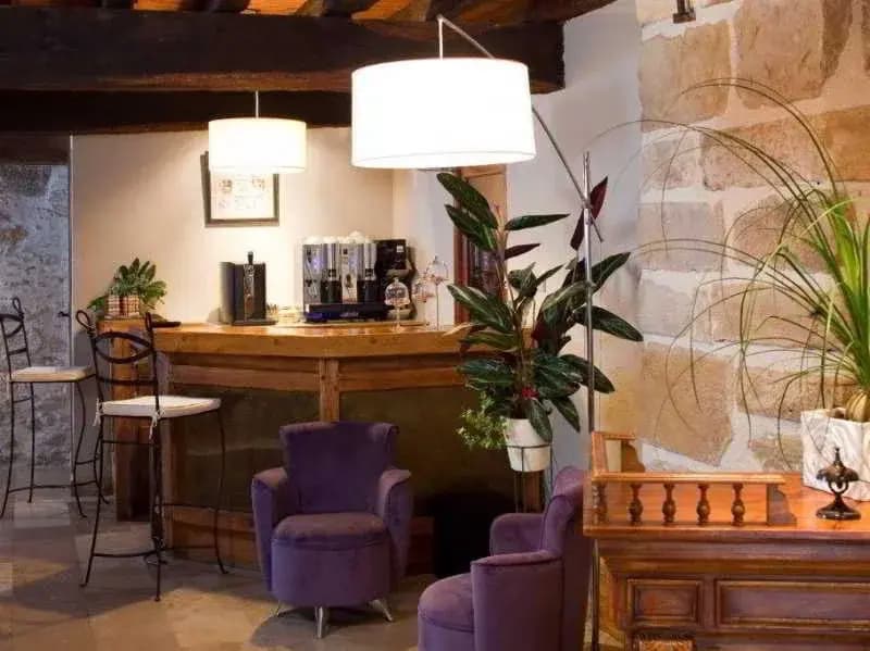 Hôtel Restaurant Les Remparts - Photo 2