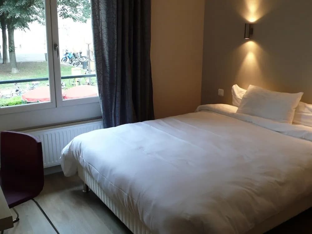 Hôtel Cardinal - Photo 4