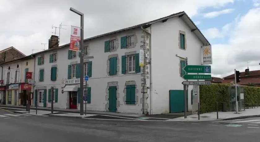 Ô Petit Hôtel - Photo 1