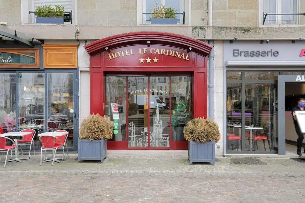 Hôtel Cardinal - Photo 1