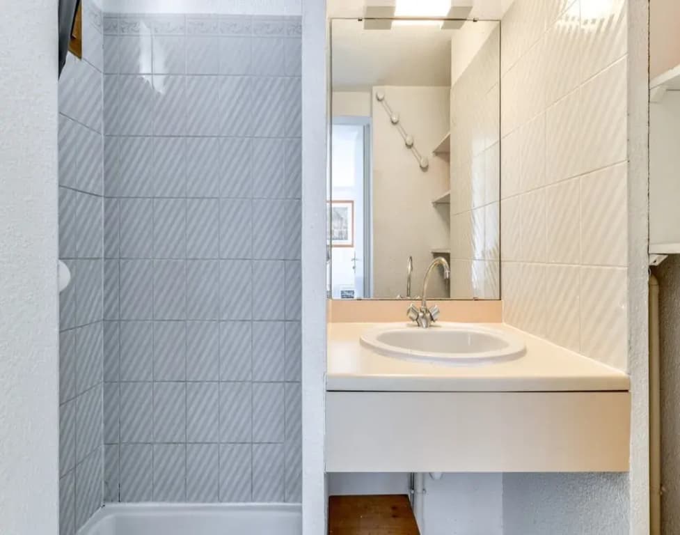 Coastal Retreat With Pool Access - Miniature 7