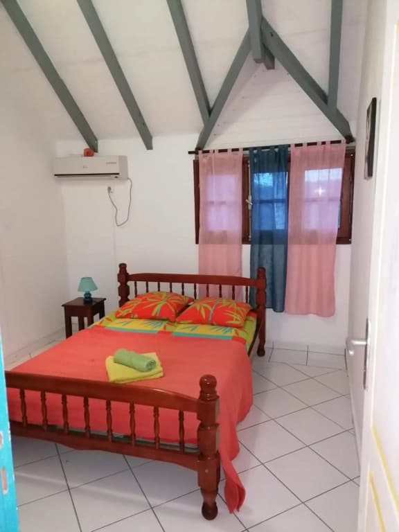 Appartement de 3 chambres avec vue sur la mer terrasse et wifi a Deshaies a 1 km de la plage - Photo 4