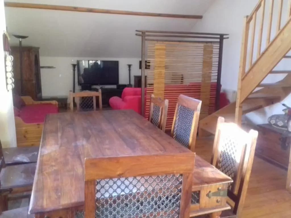 Appartement en loft 50m2 dans maison avec chambre en mezzanine et canapes lits dans salon - Photo 2