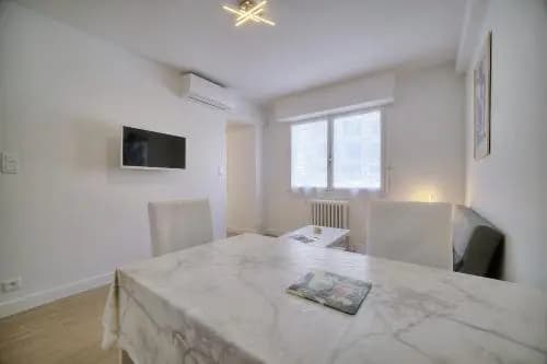 Renovated apartment with terrace - Photo 3