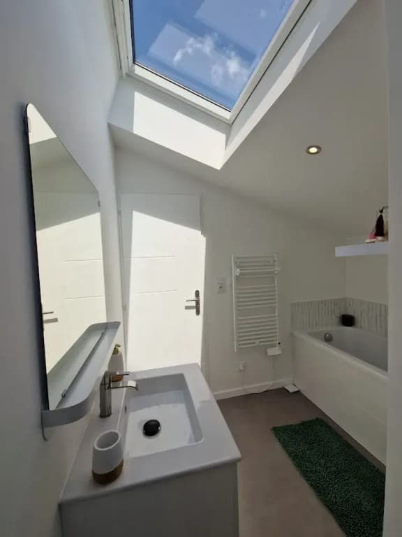 Chic & Central - Your Retreat in Le Mans - Miniature 6