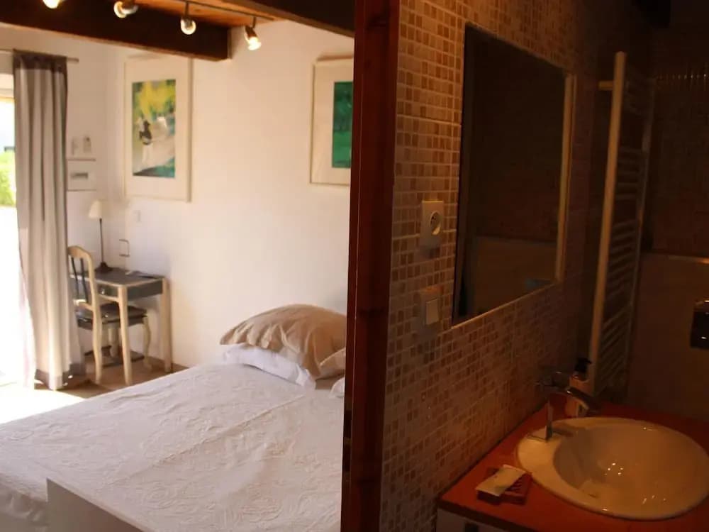 Holiday Home With Large Garden and Pool - Photo 5