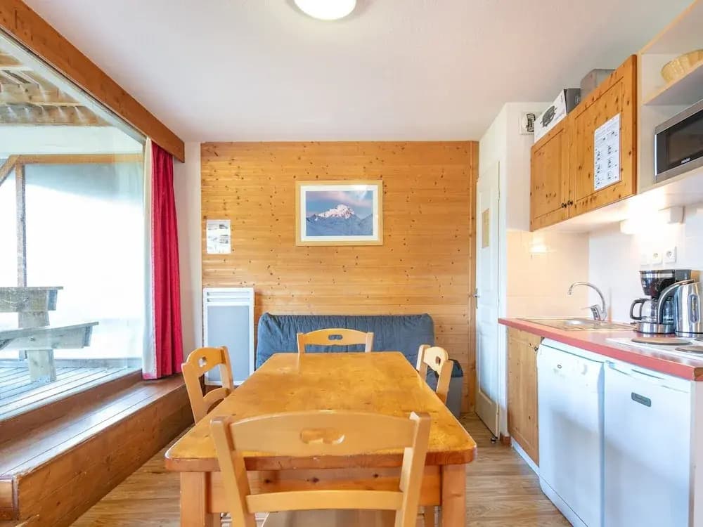 Serene Alpine Stay for 6 Guests - Miniature 6