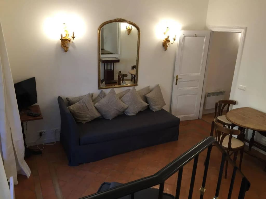 Mithouard Apartment - Photo 4